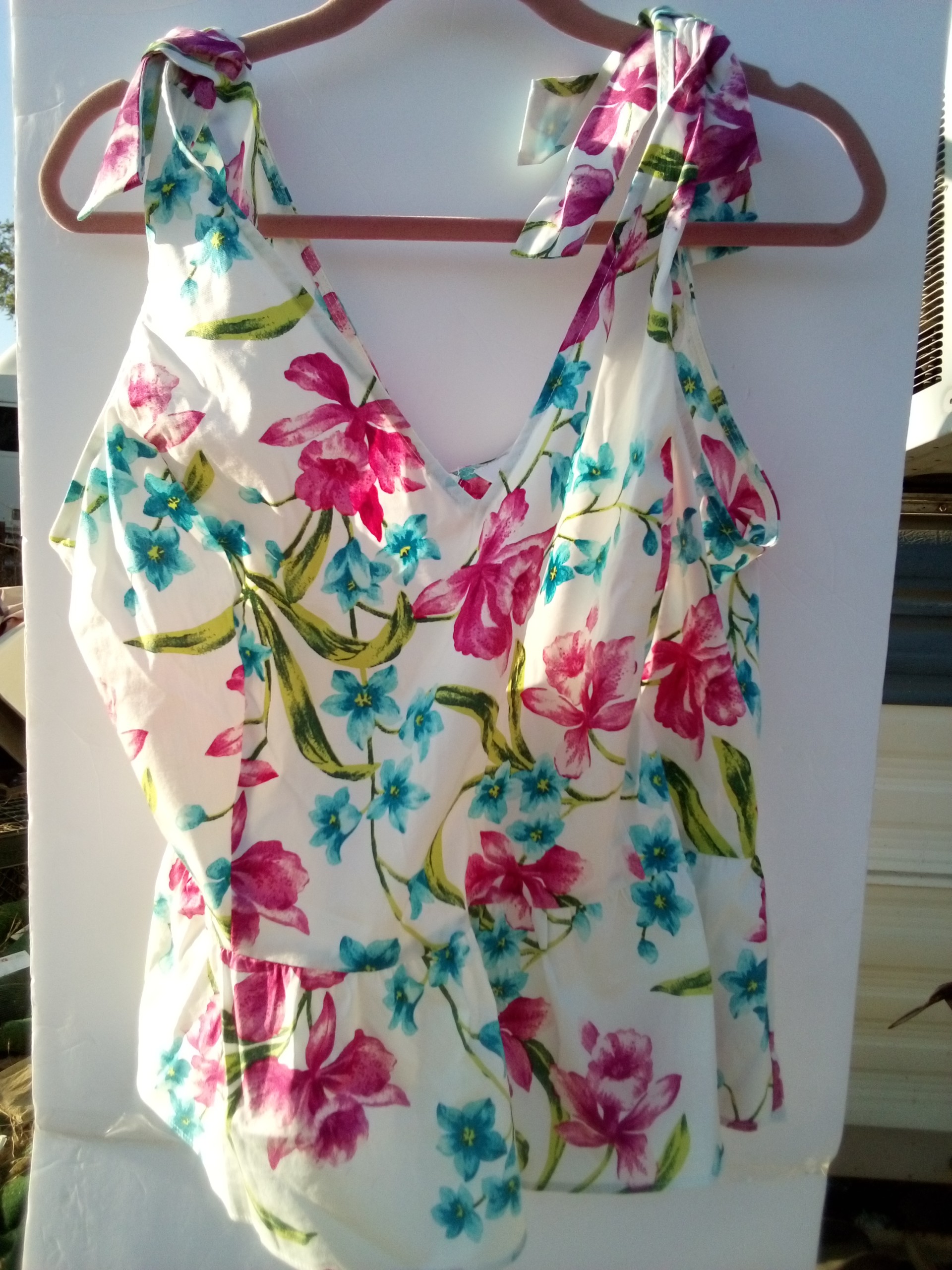Floral Top - Size Large - Ties at Top - Nine West